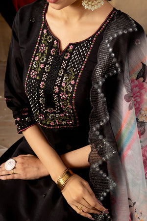 Hanch Roman Silk Embroidered Straight Kurti Set – Black