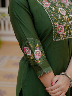 Hanch Pure Viscose Mango Silk Embroidered Straight Kurti Set – Green