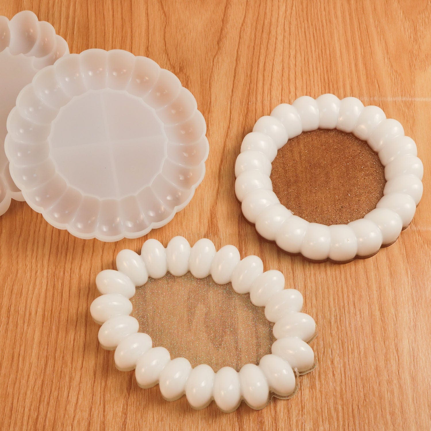 Oval Shape With Round Bubble Border Mould