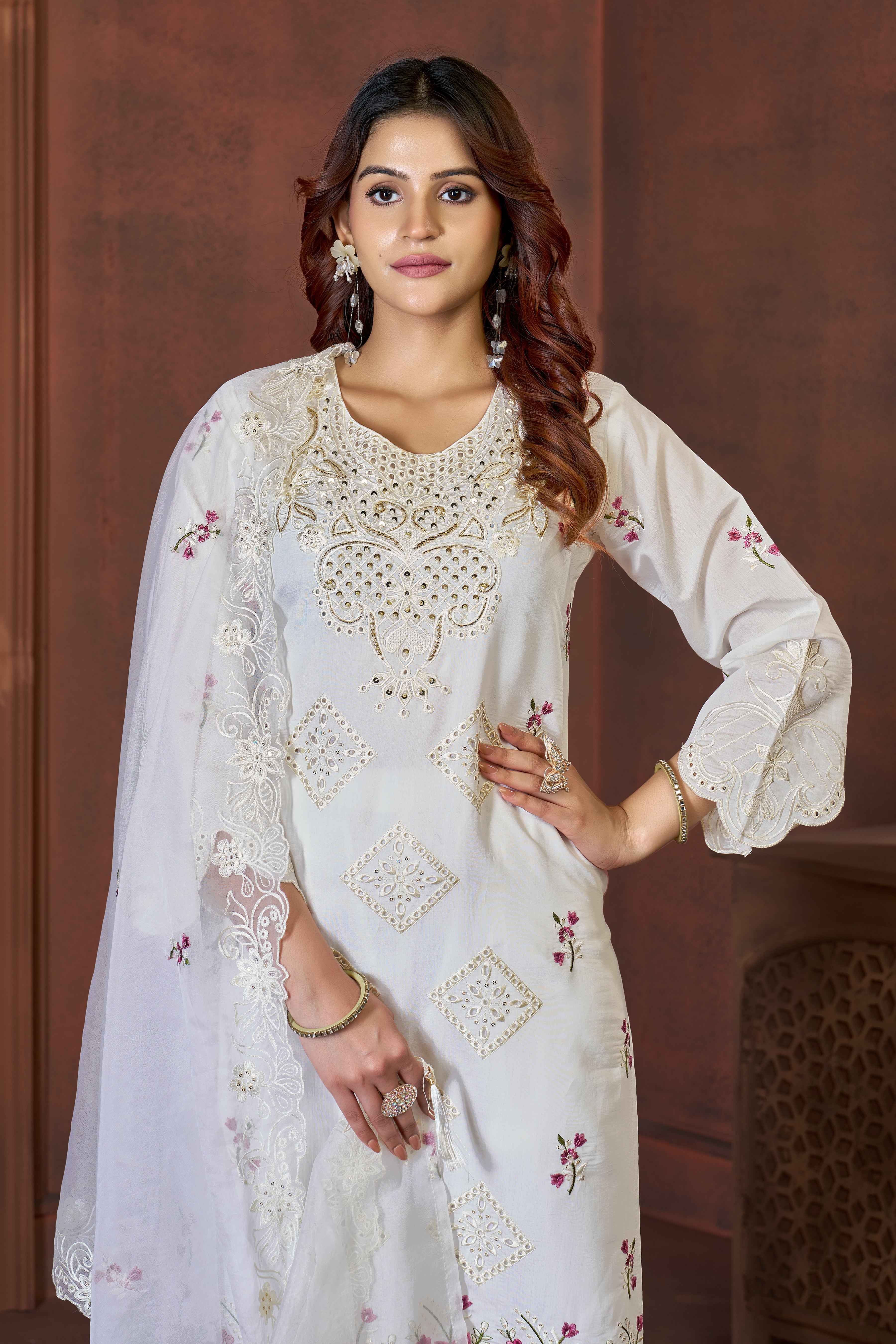Hanch Heavy Viscose Roman Embroidered Straight Kurti Set – White
