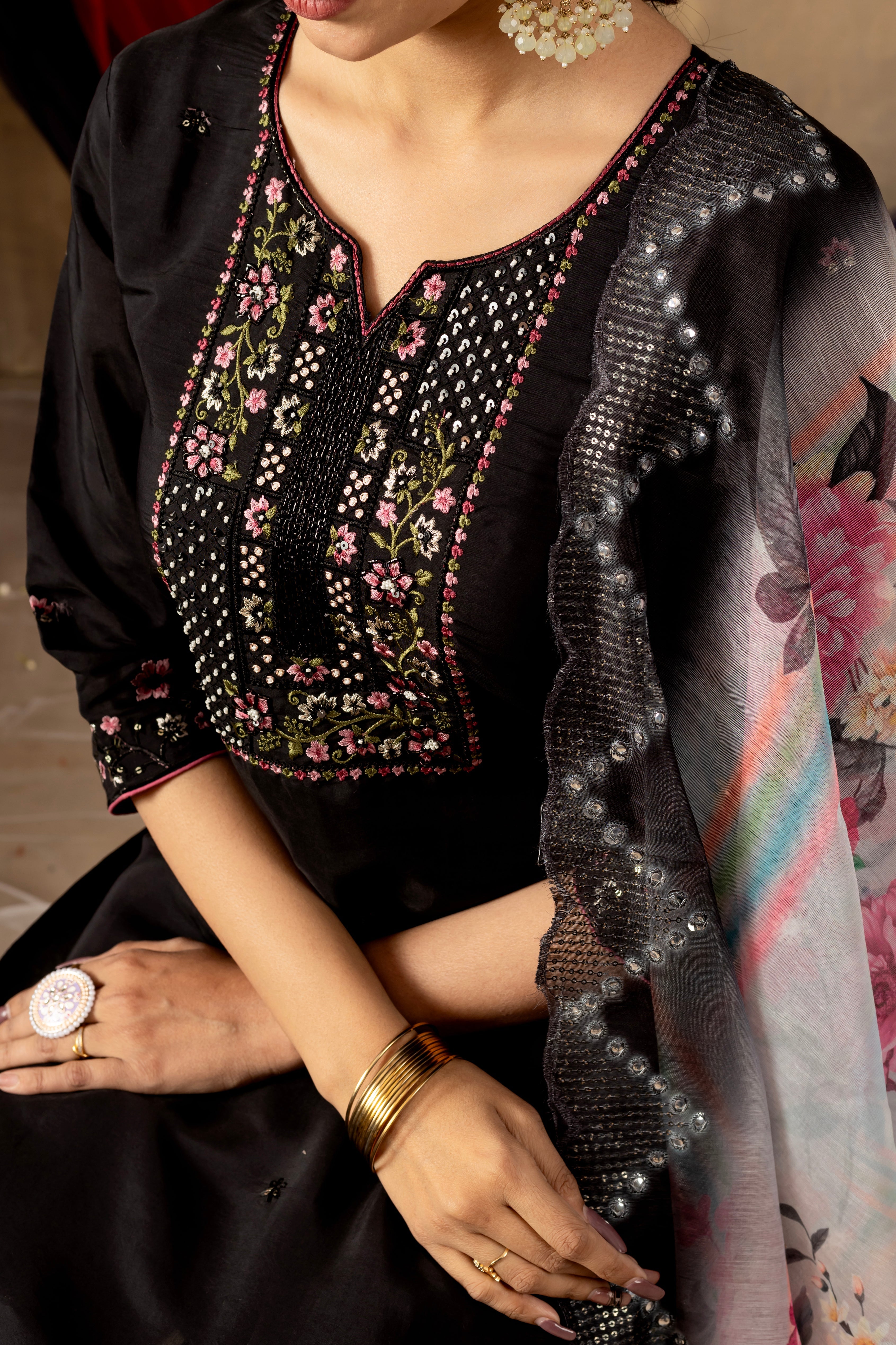 Hanch Roman Silk Embroidered Straight Kurti Set – Black