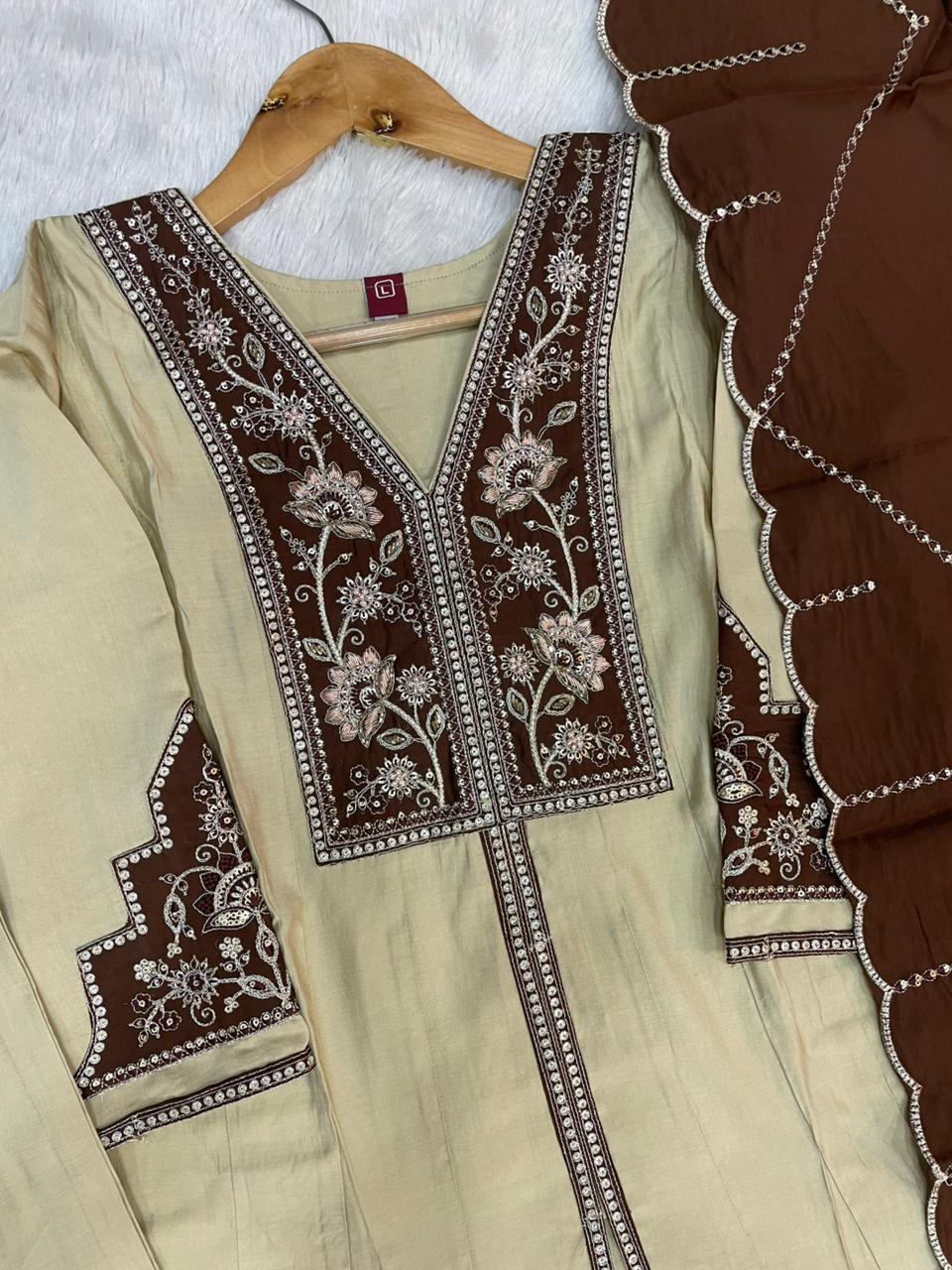 Hanch Roman Silk Embroidered Anarkali Kurti Set – Cream
