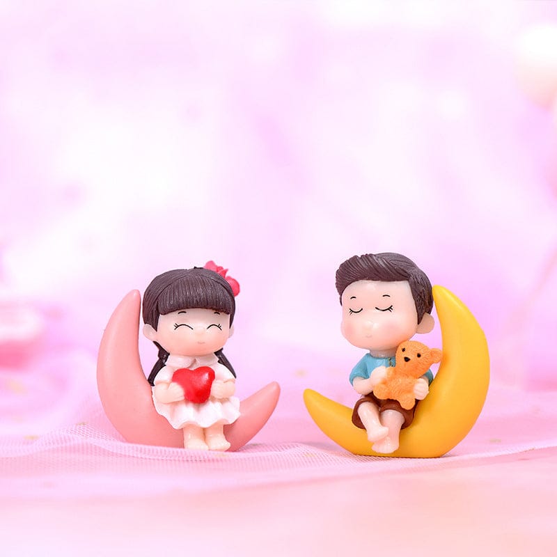 2Pcs Couple Sitting on Moon Miniature