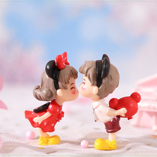 2Pcs Couple kissing Miniature