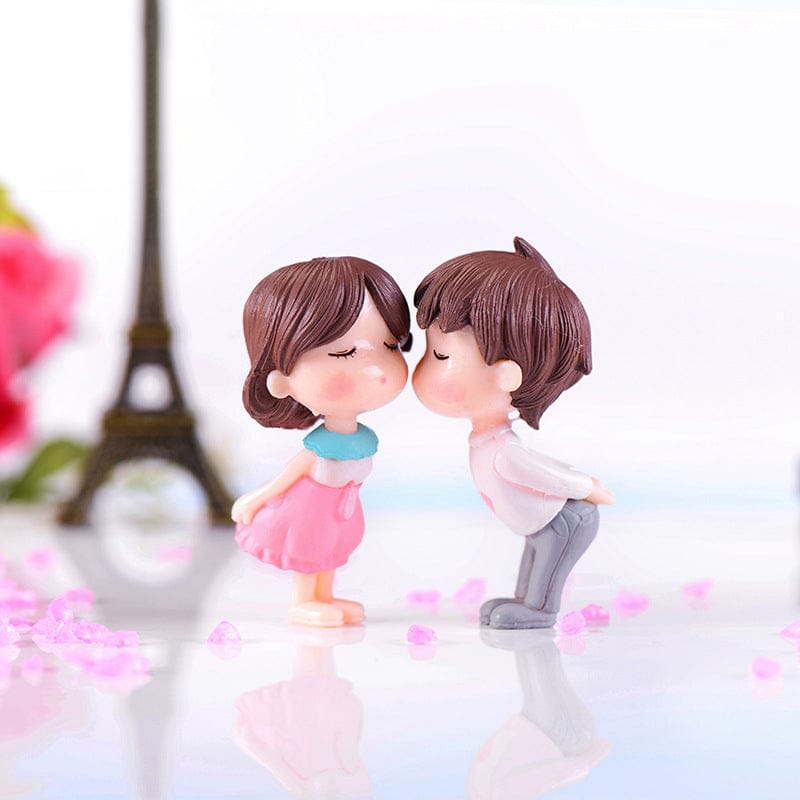 Kissing Couple Miniature Set