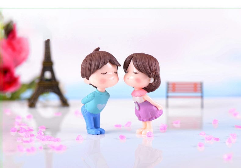 Kissing Couple Miniature Set