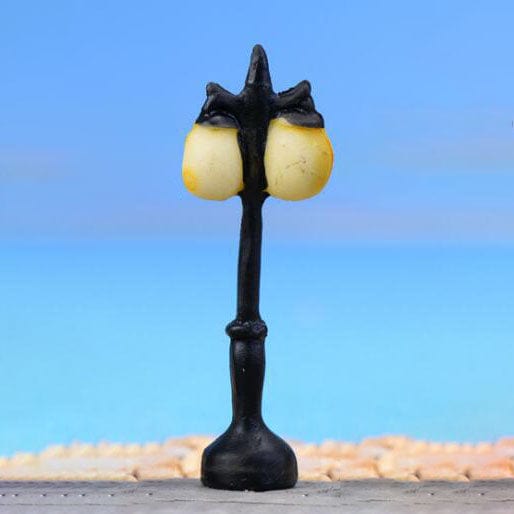 Double Bulb Light Yellow Street Light