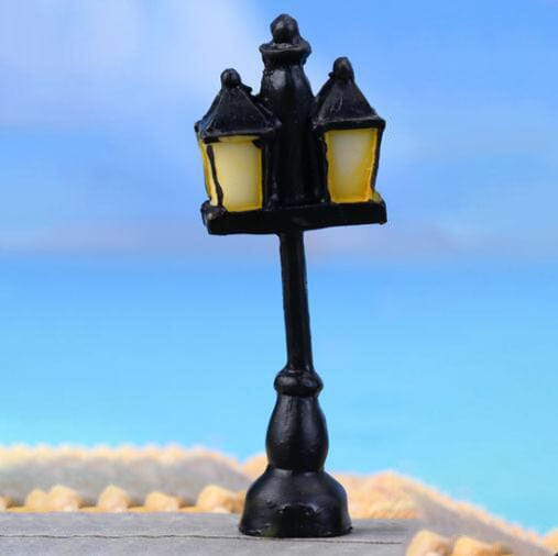 Light Yellow Retro Street Light (Light On Both Side)