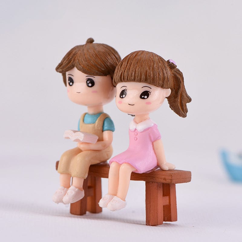 2Pcs Lovely Couple Relaxing On Bench Miniature Set