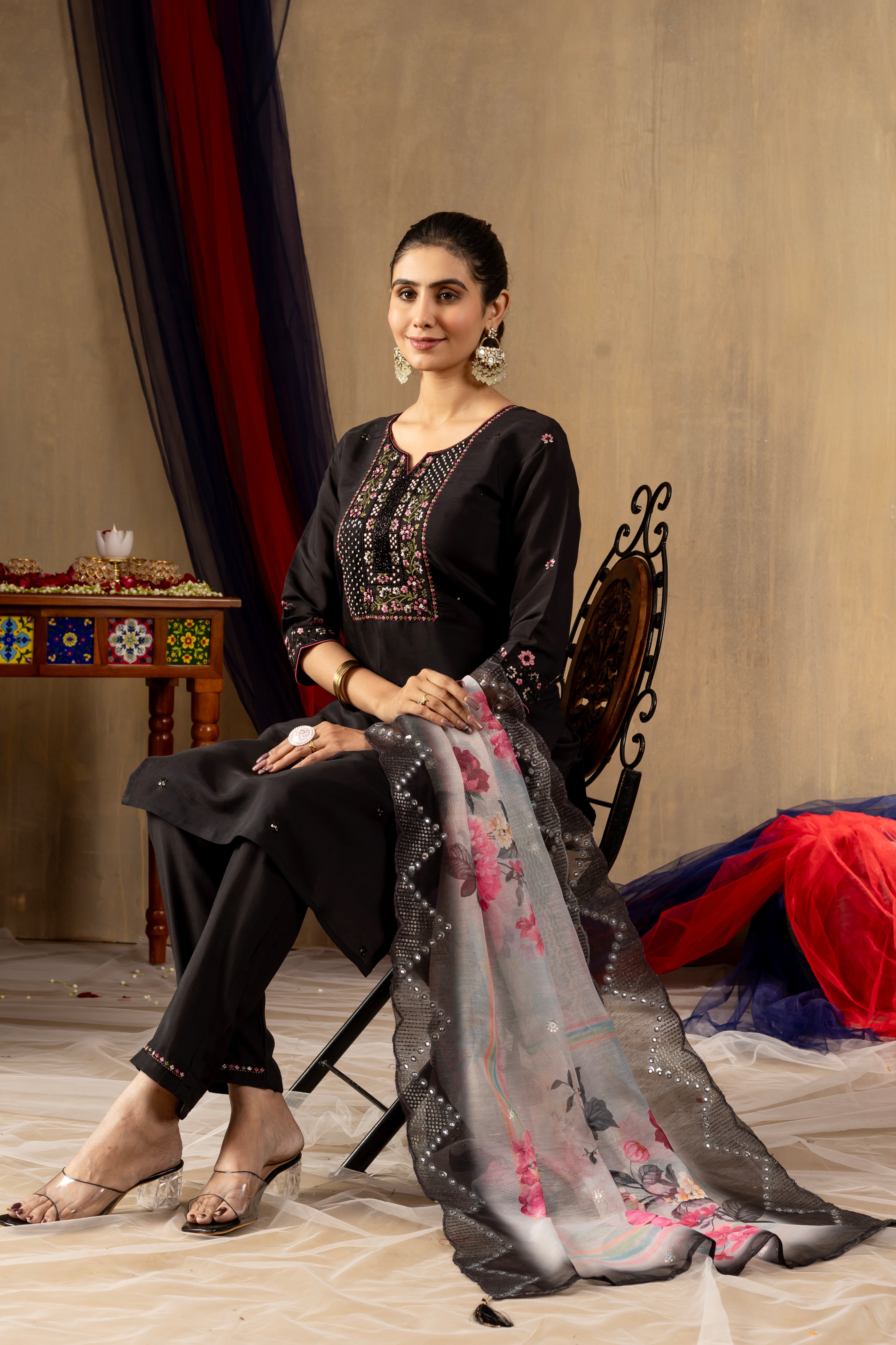 Hanch Roman Silk Embroidered Straight Kurti Set – Black