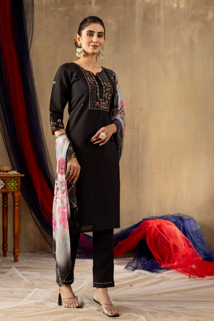 Hanch Roman Silk Embroidered Straight Kurti Set – Black