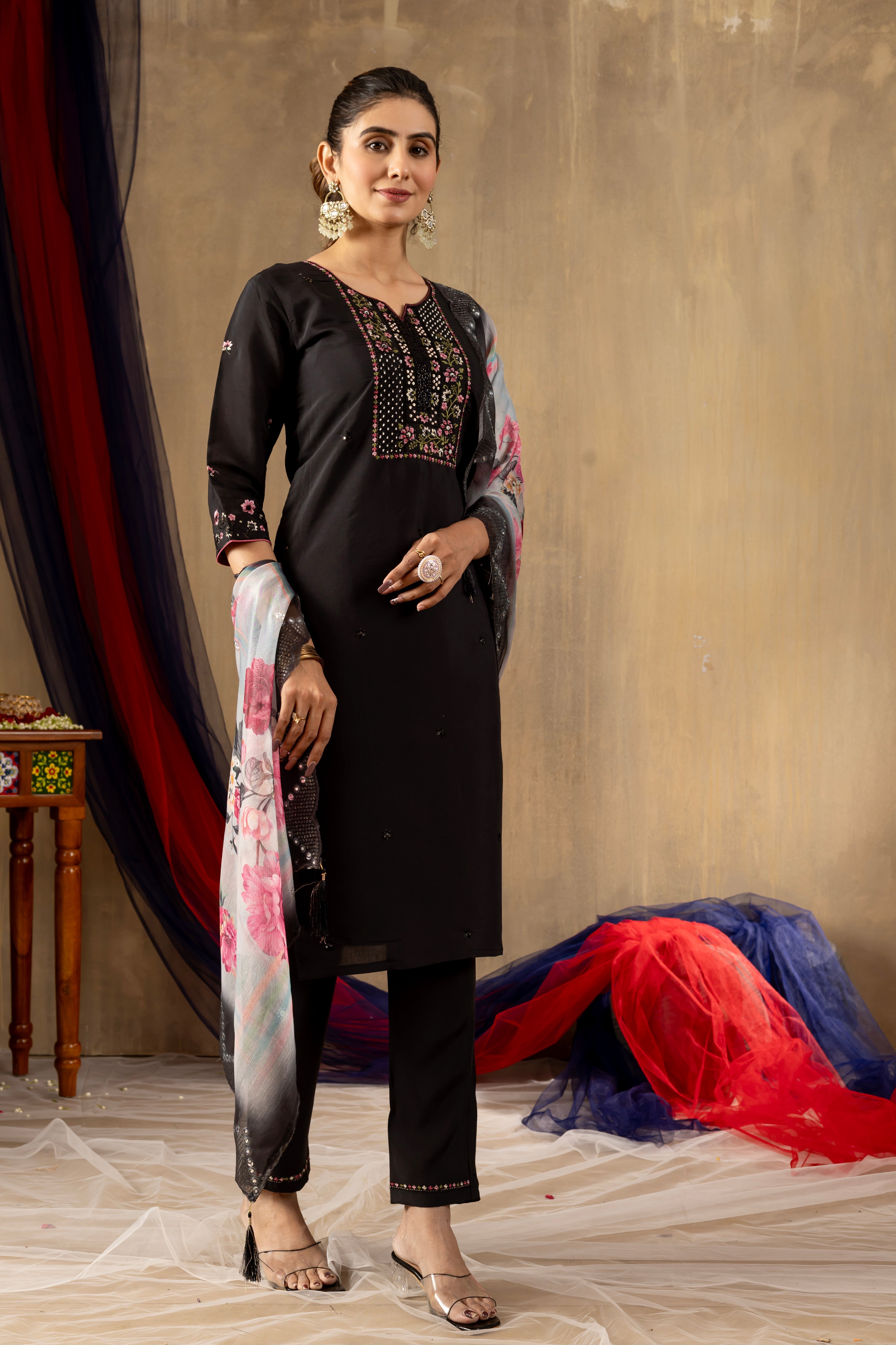 Hanch Roman Silk Embroidered Straight Kurti Set – Black