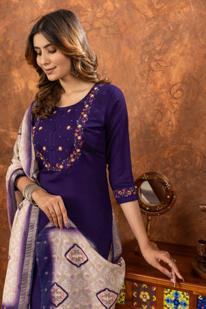 Hanch Marina Silk Embroidered Straight Kurti Set – Purple