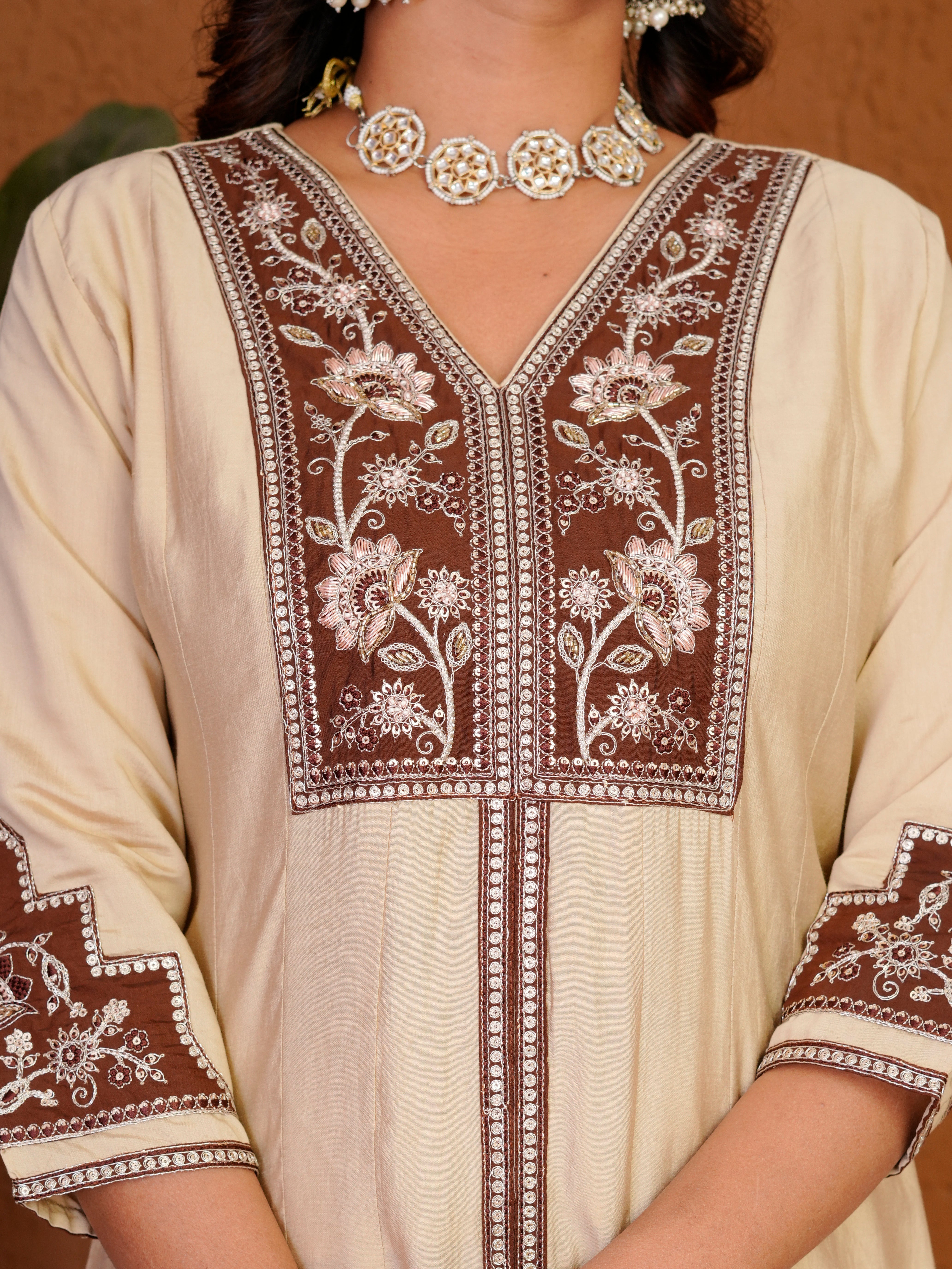 Hanch Roman Silk Embroidered Anarkali Kurti Set – Cream