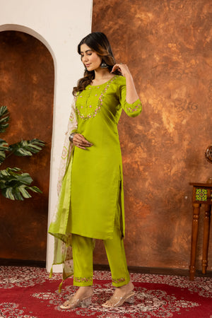 Hanch Marina Silk Embroidered Straight Kurti Set – Parrot Green