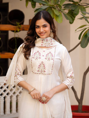 Hanch Pure Viscose Mango Silk Embroidered Straight Kurti Set – White