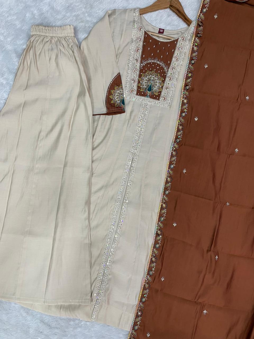 Hanch Roman Silk Embroidered Anarkali Kurti Set – Cream
