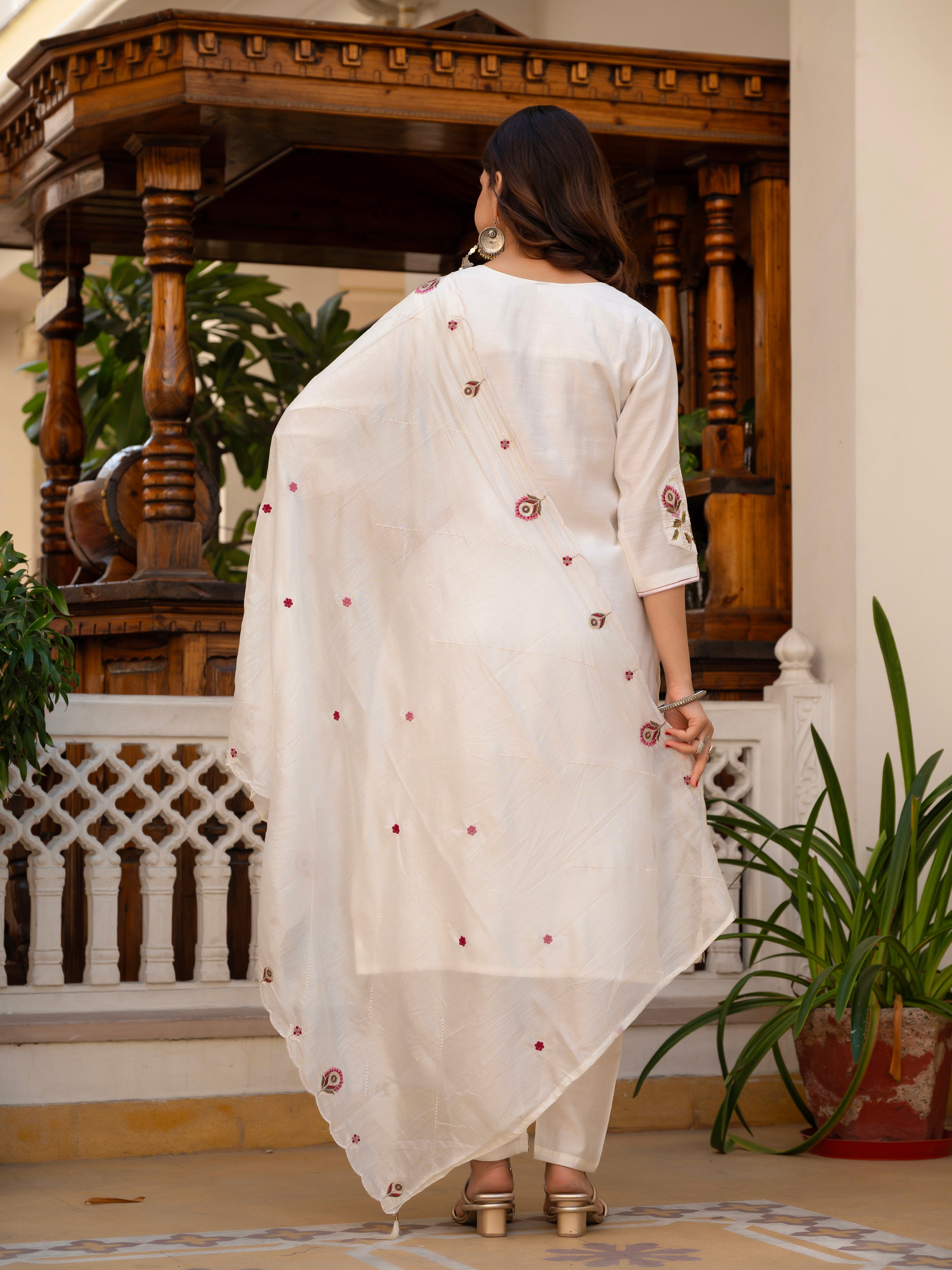 Hanch Pure Viscose Mango Silk Embroidered Straight Kurti Set – White