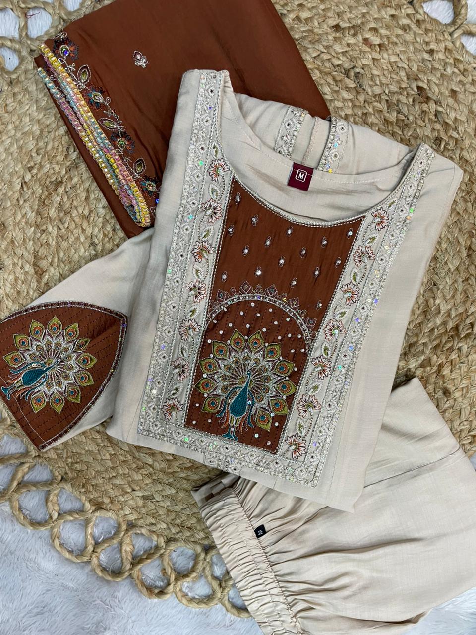Hanch Roman Silk Embroidered Anarkali Kurti Set – Cream