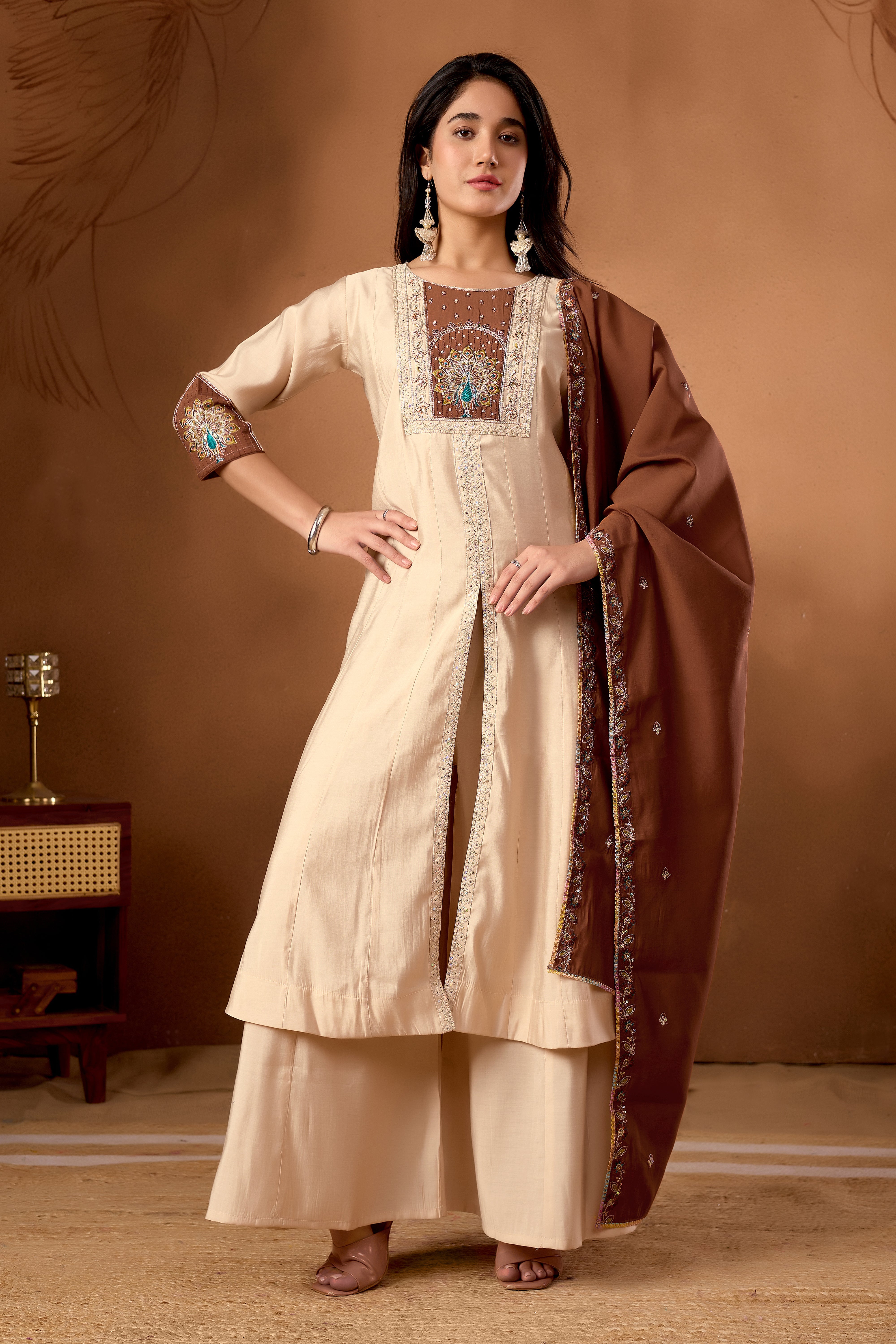 Hanch Roman Silk Embroidered Anarkali Kurti Set – Cream