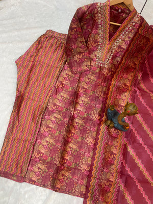 Hanch Zarna Silk Embroidered Straight Kurti Set – Maroon
