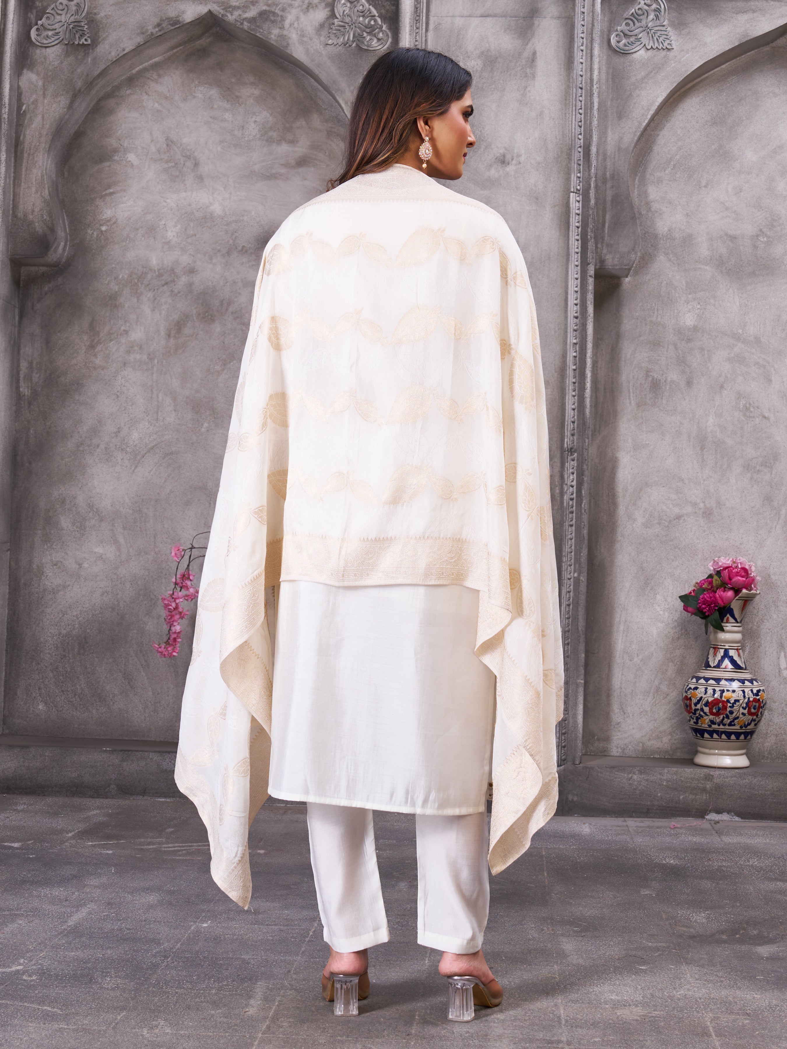 Hanch Roman Silk Embroidered Straight Kurti Set – White