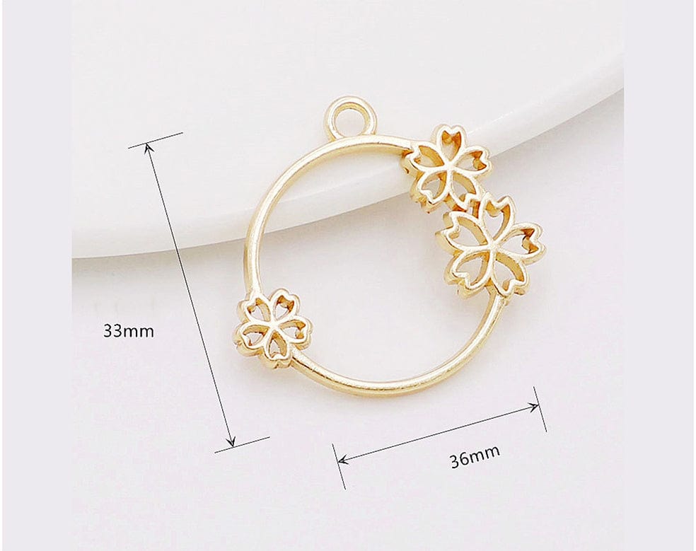 Gold Three Flower Round Bezel Bz063