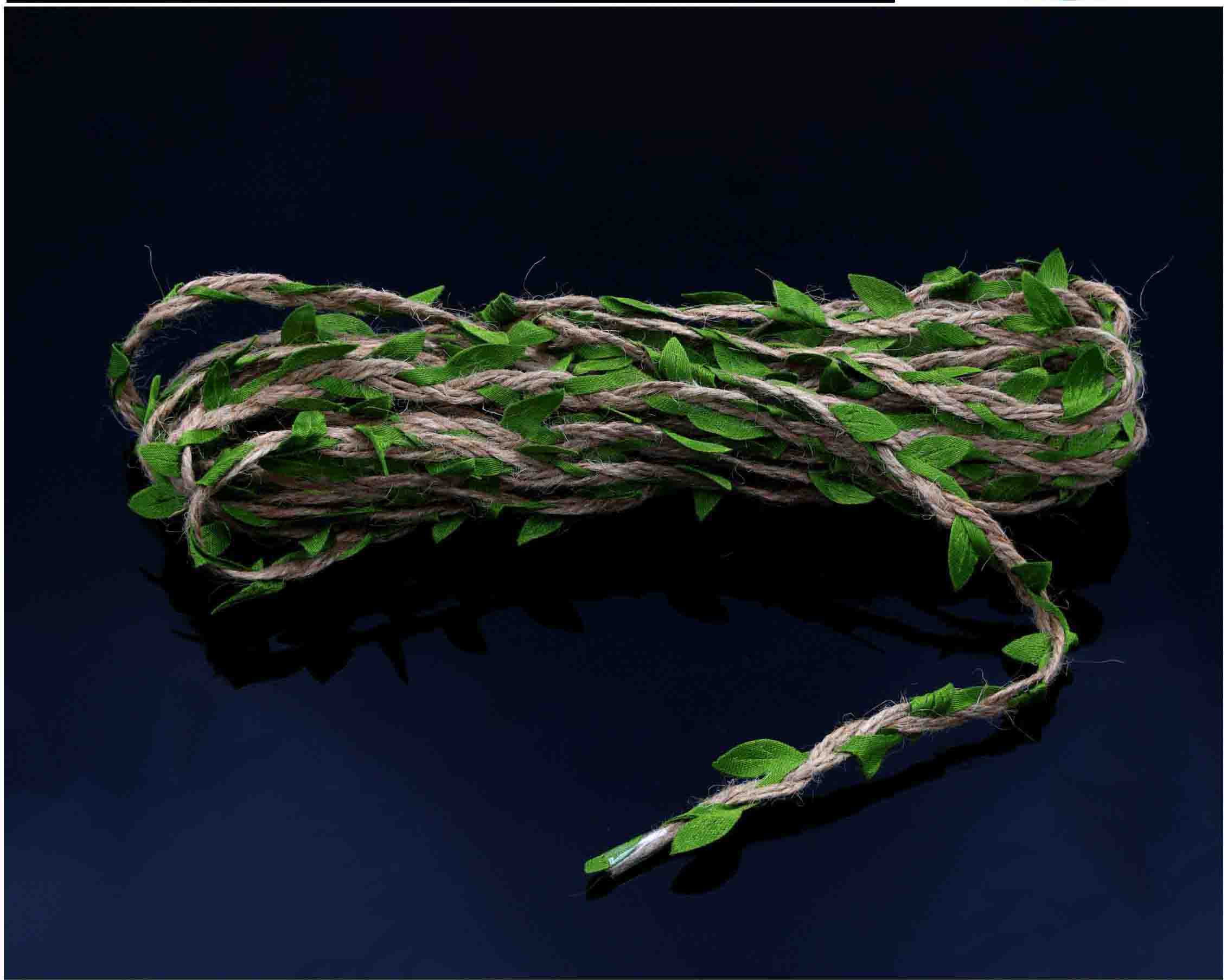 Jute Dore With Dark Green Leaf