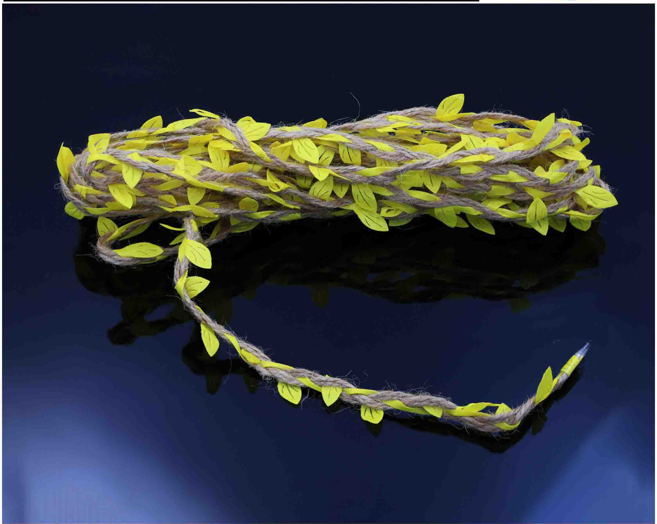 Jute Dore With Yellow Leaf