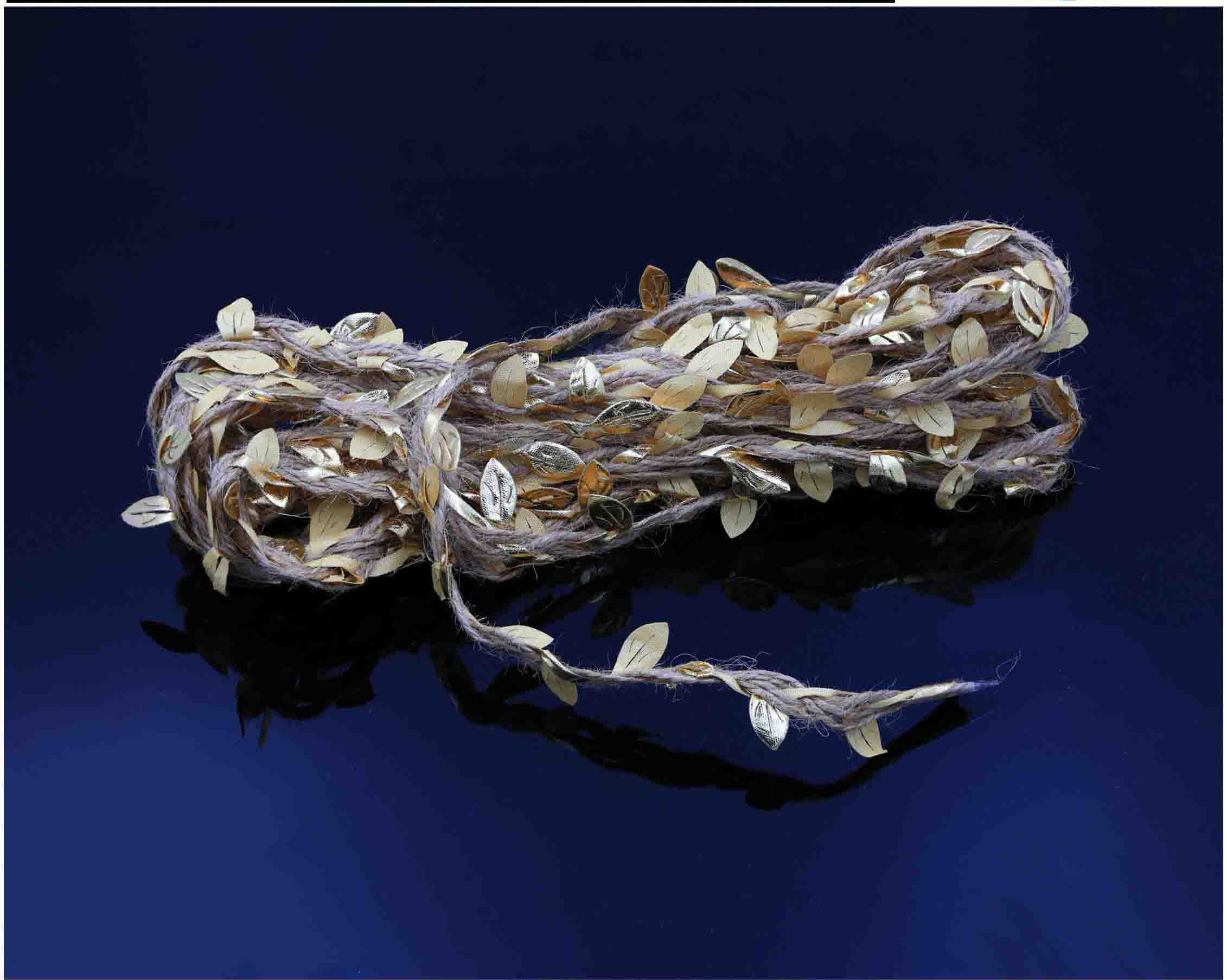 Jute Dore With Golden Leaf